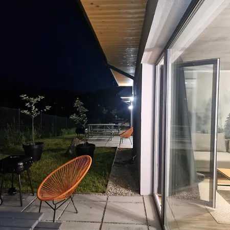 Feriehus Pod 8 Lipami *