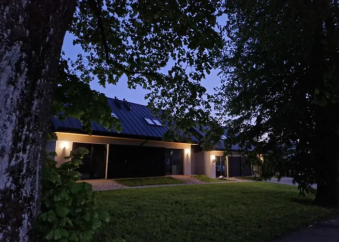 Pod 8 Lipami Krościenko